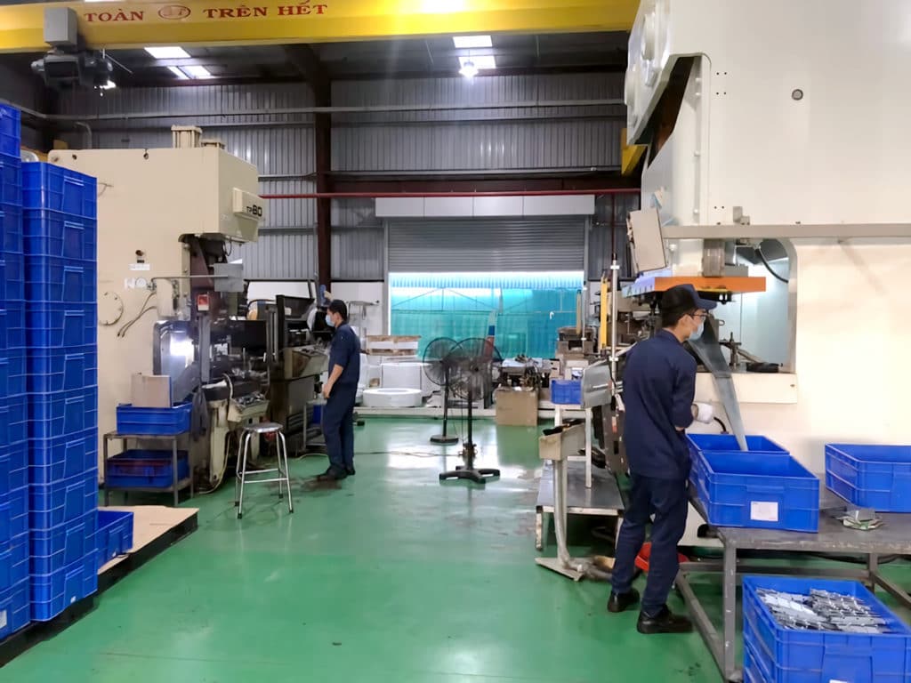 ベトナム金属加工工場(SAN-EI VIETNAM社)の工場風景