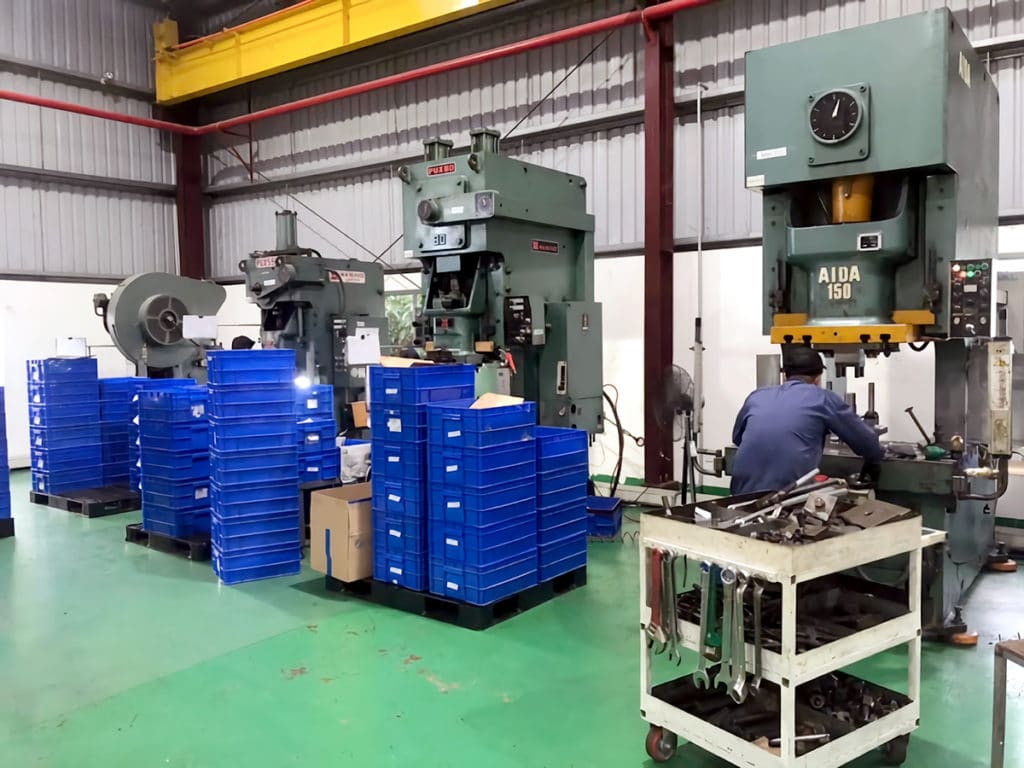 ベトナム金属加工工場(SAN-EI VIETNAM社)の機械設備