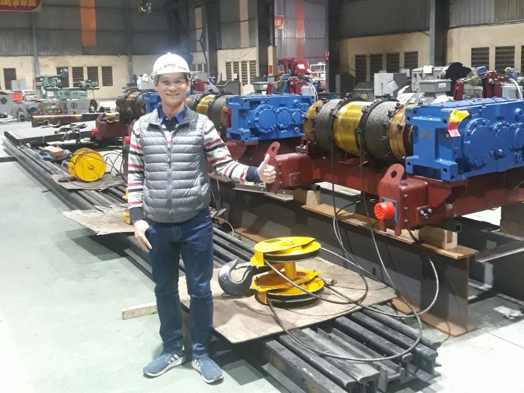 大型クレーン製造現場