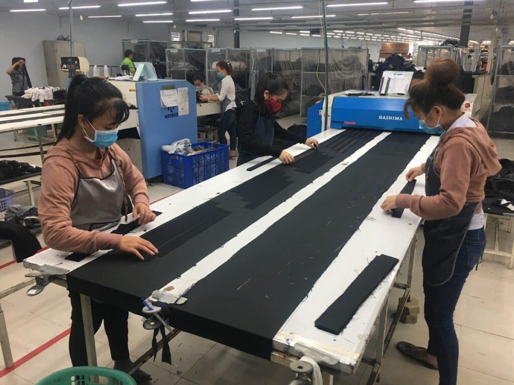 ベトナム 縫製工場内の様子