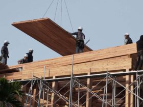 ベトナムで大工建築の工事中